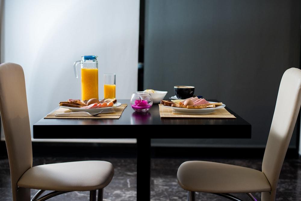 Pines Hotel (Adults Only) Kifisia Bagian luar foto
