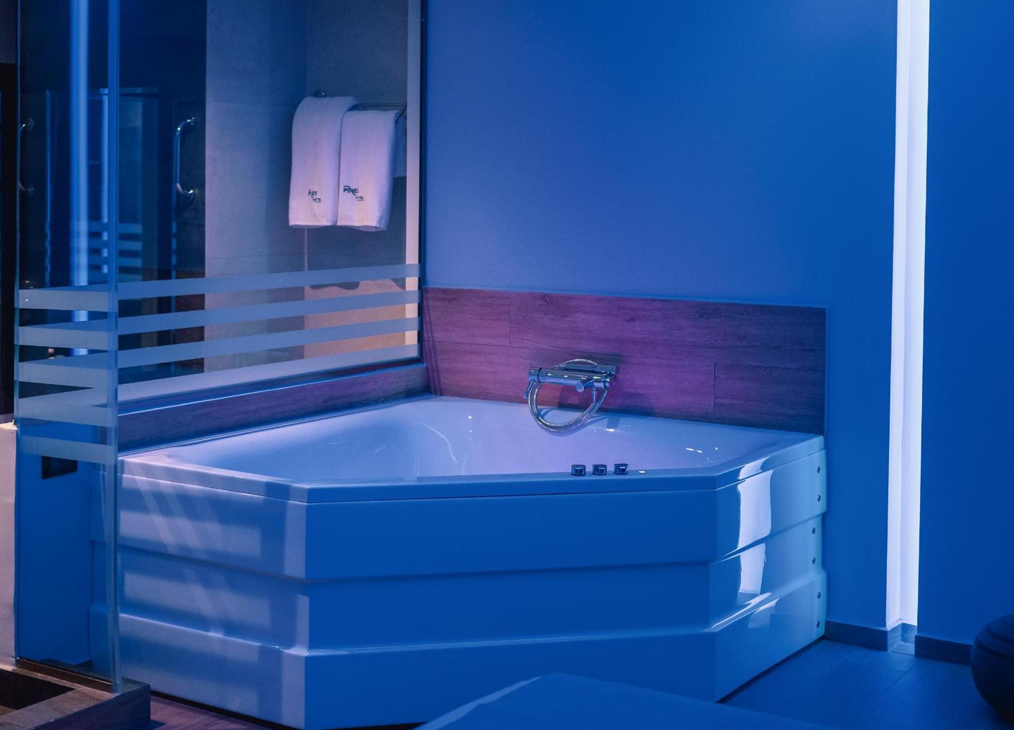 Pines Hotel (Adults Only) Kifisia Bagian luar foto