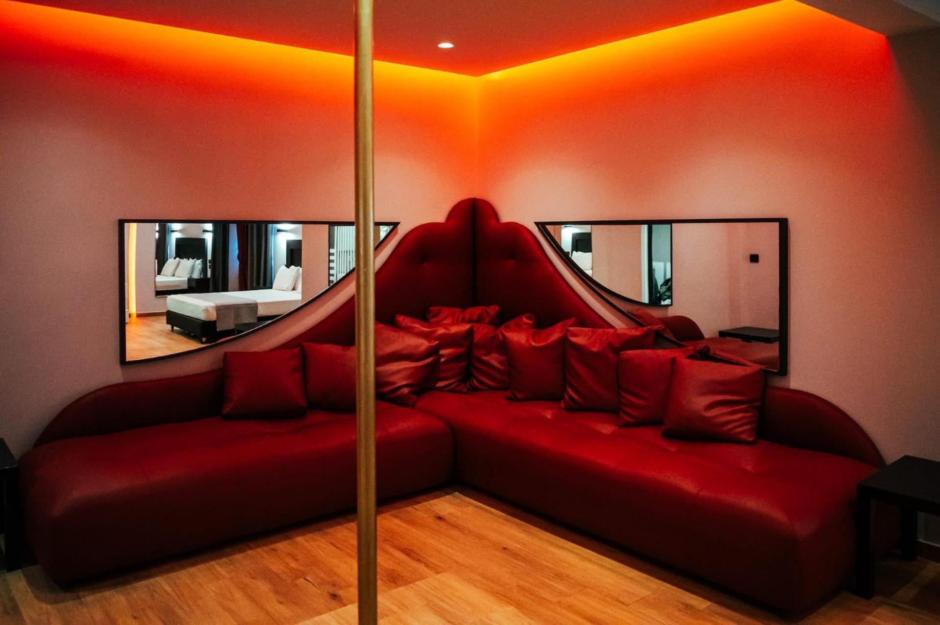 Pines Hotel (Adults Only) Kifisia Bagian luar foto