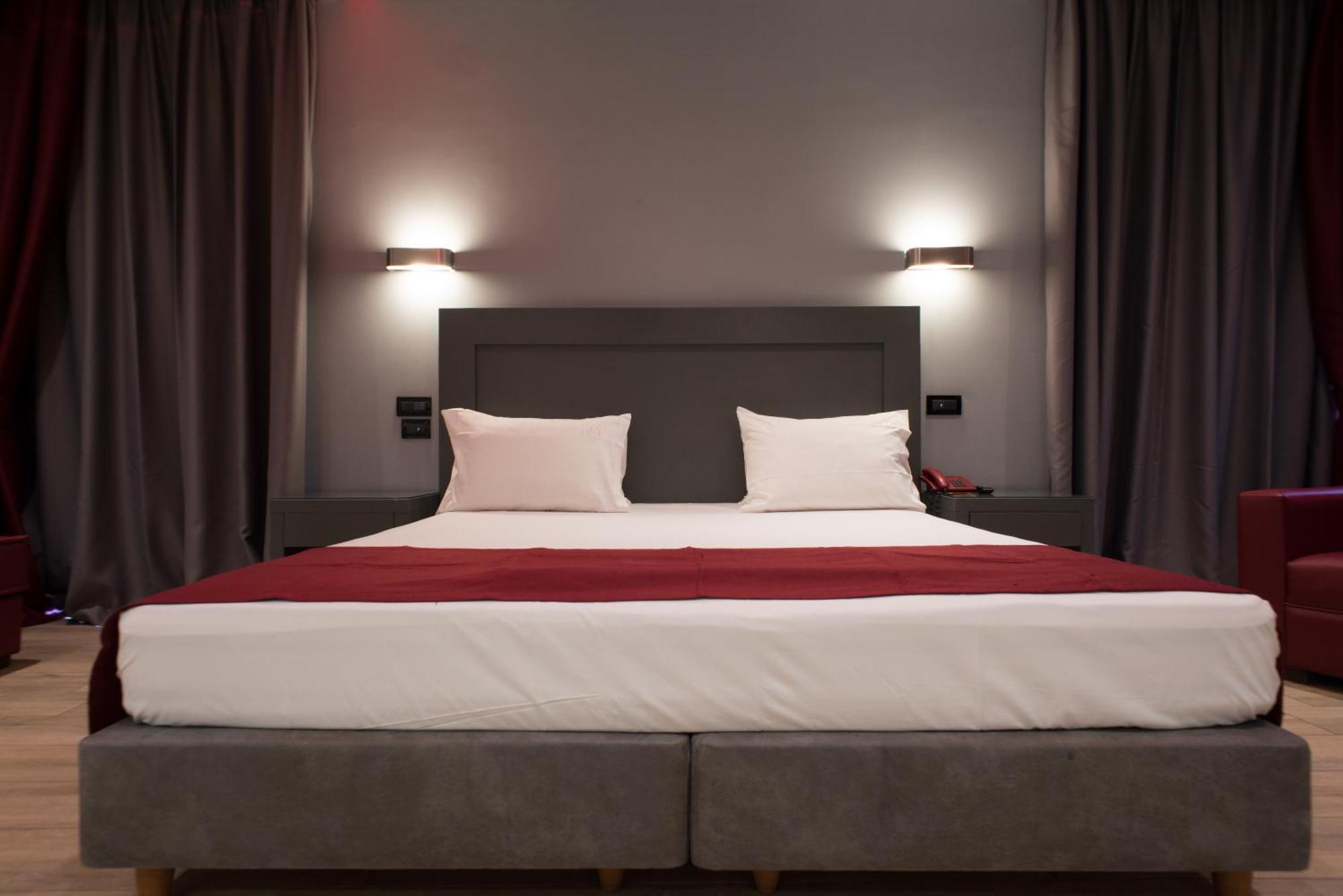Pines Hotel (Adults Only) Kifisia Bagian luar foto