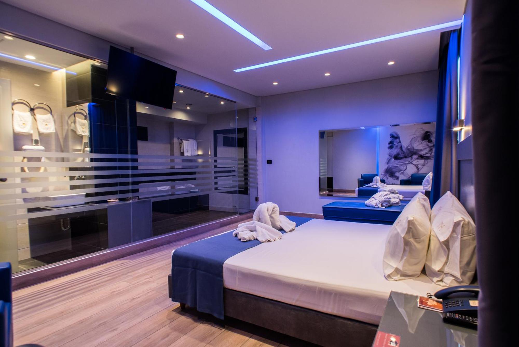 Pines Hotel (Adults Only) Kifisia Bagian luar foto