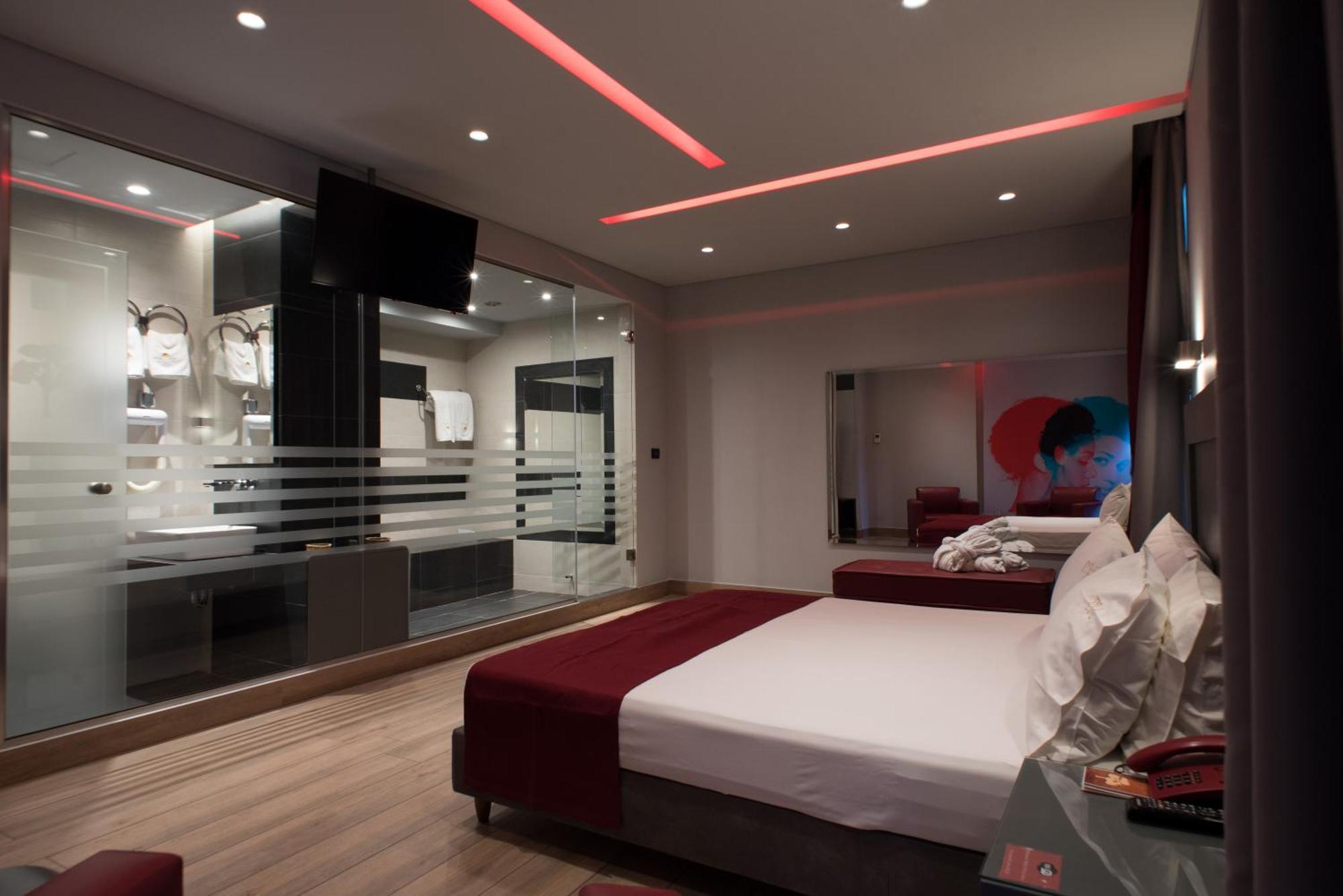 Pines Hotel (Adults Only) Kifisia Bagian luar foto
